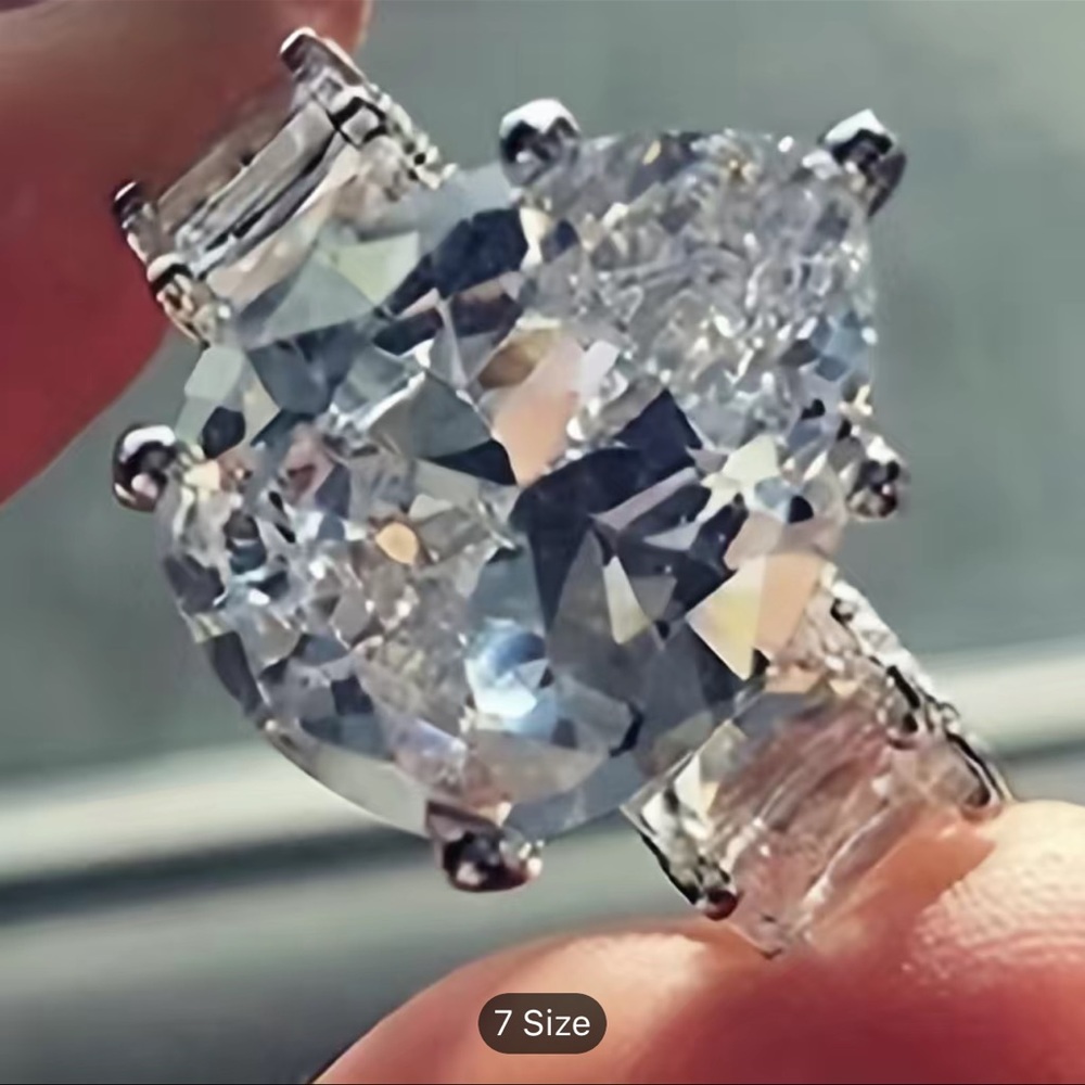 NEW: Women's Fashionable Cubic Zirconia Alloy Ring, Wedding Band